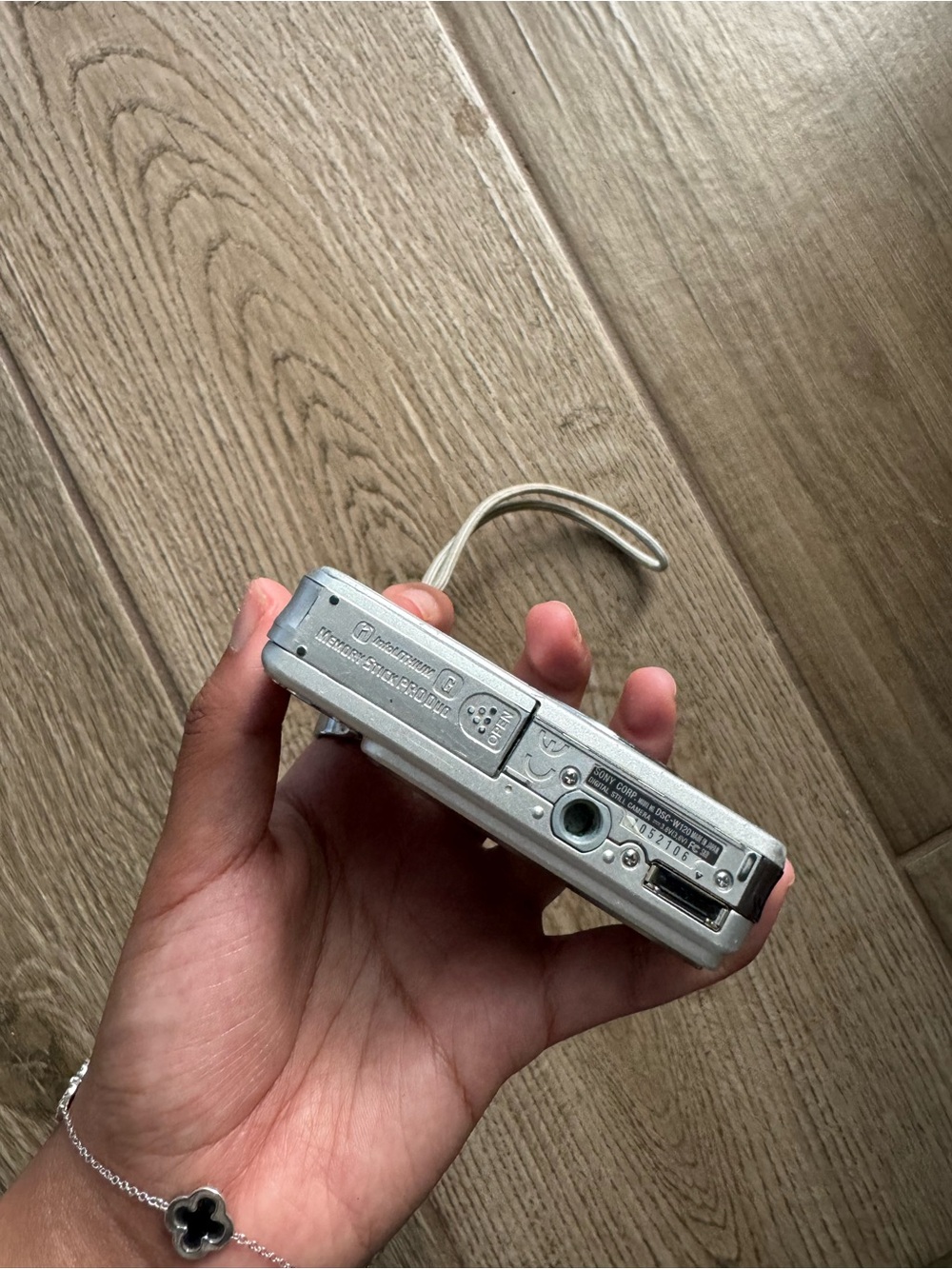 Sony Cyber-shot DSC-W120 Silver - Picture 5 of 8